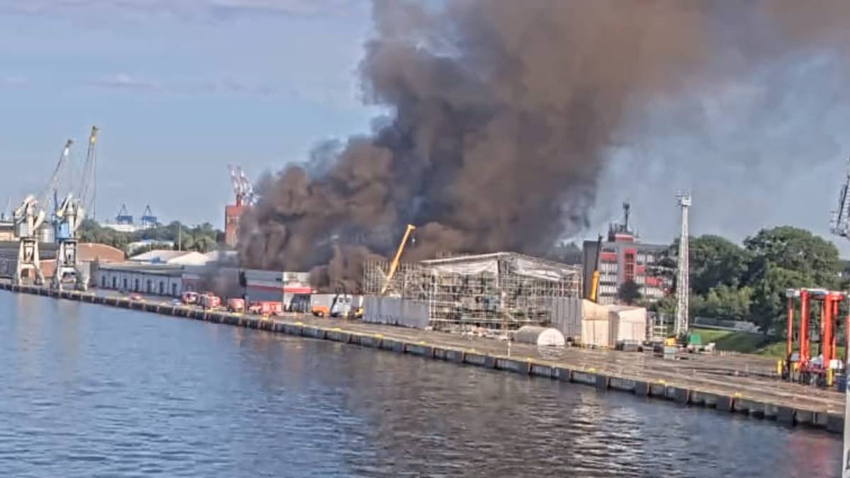 Ciemny dym nad Gdańskiem. Mieszkańcy otrzymali alerty RCB