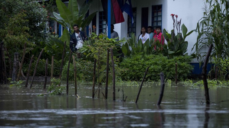 22 ofiary burzy tropikalnej Nate. Zjawisko może przekształcić się w huragan