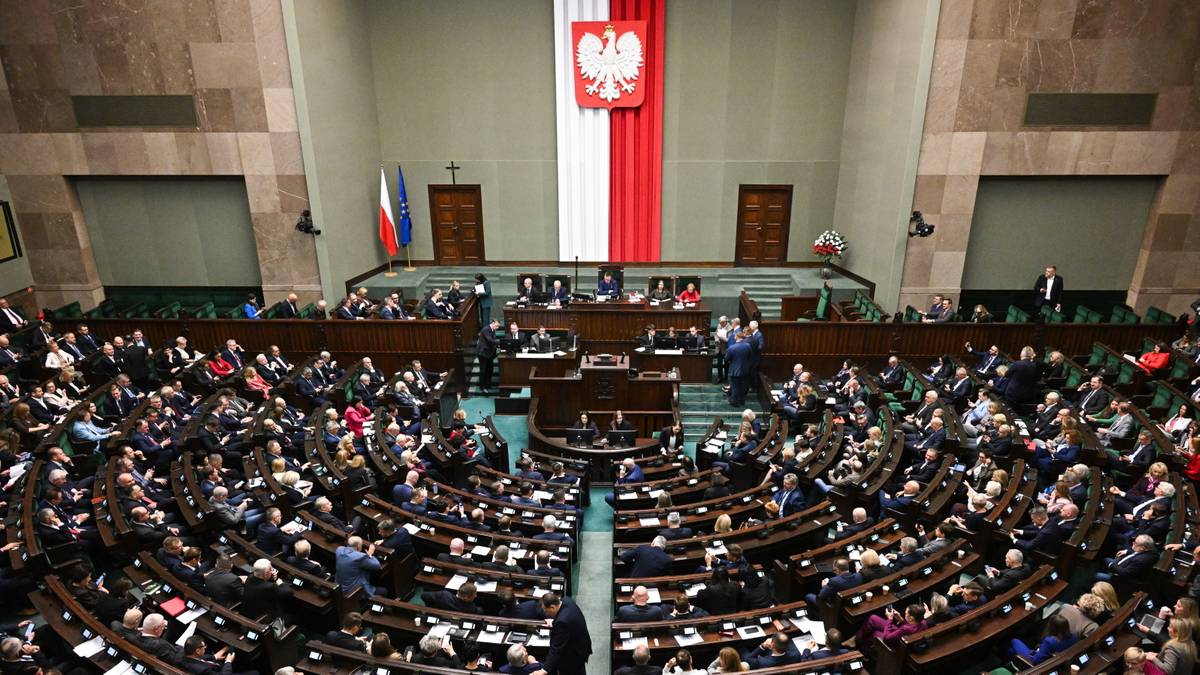 Tylko cztery partie w Sejmie. Najnowszy sondaż