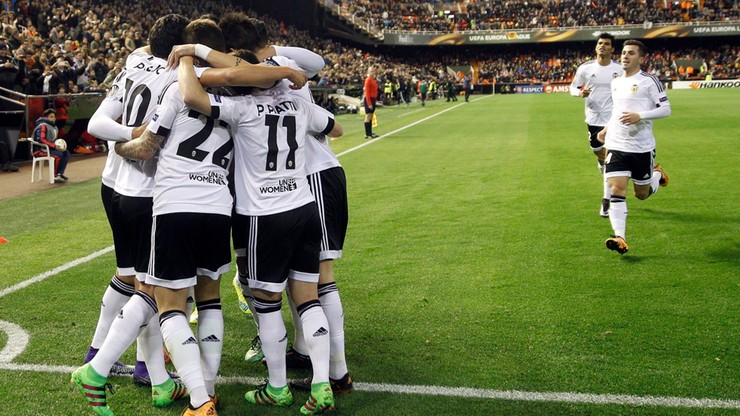 Liga Europy: Kosmiczny gol Aduriza, Valencia zrobiła prezent Neville'owi
