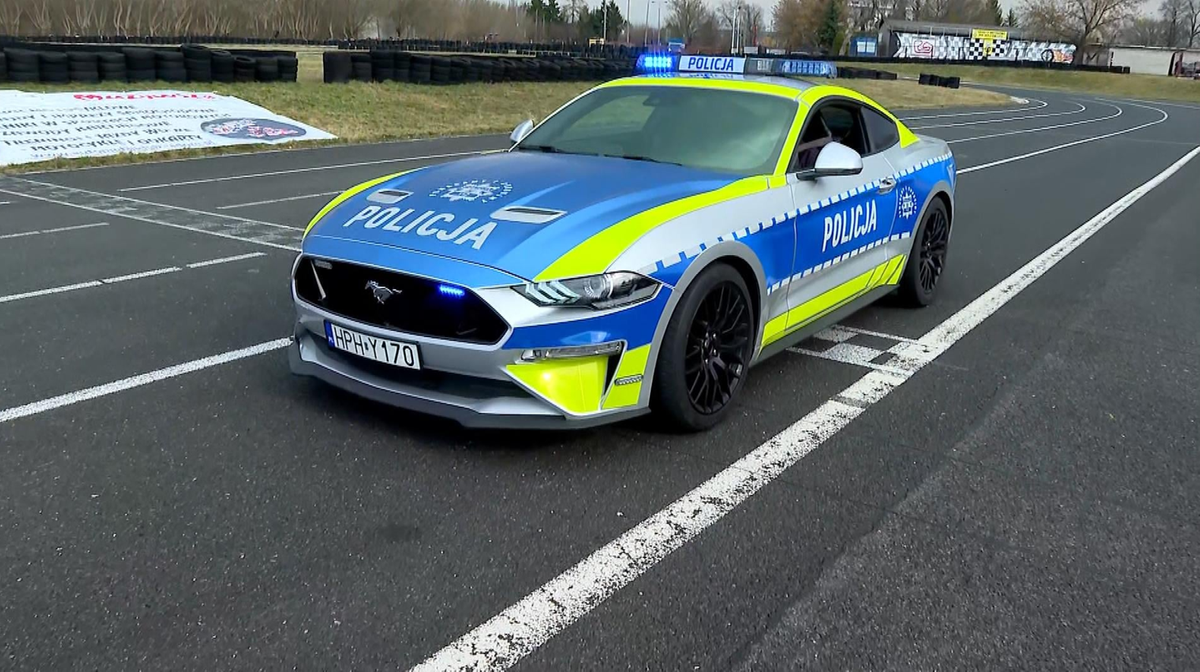 Wsiadł po alkoholu do swojego Mustanga. Teraz jeżdżą nim policjanci