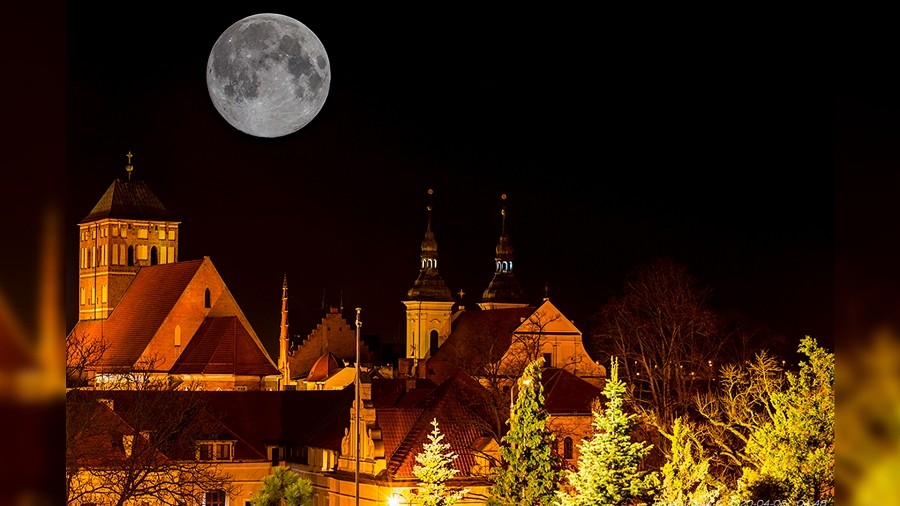 Pełnia Różowego Księżyca w Borach Tucholskich. Fot. Łukasz Górski / TwojaPogoda.pl