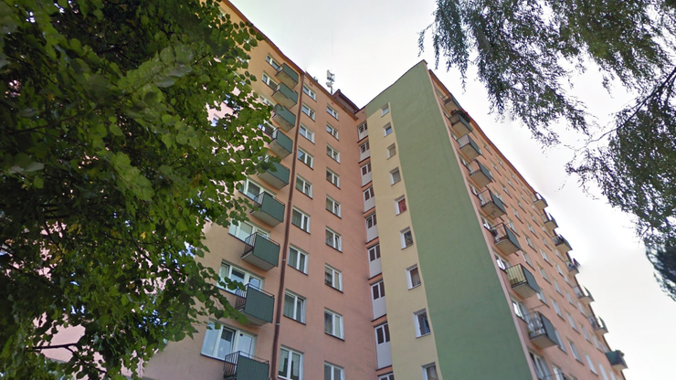 Lublin. 1,5-roczne dziecko wypadło z balkonu na trzecim piętrze