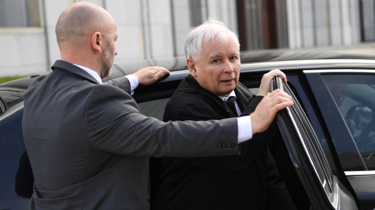 Wizyta Kaczyńskiego na Powązkach. Dworczyk: wszystko odbyło się zgodnie z prawem i procedurami