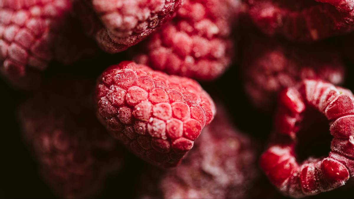 Groźna bakteria w mrożonych owocach. GIS ostrzega