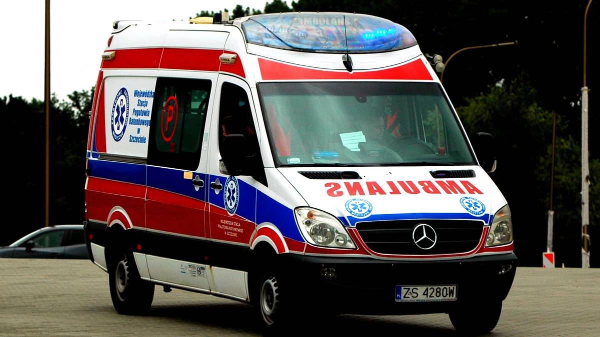 Tragiczny finał wigilijnego wieczoru. Nie żyje 44-latka, ratownicy w szpitalu