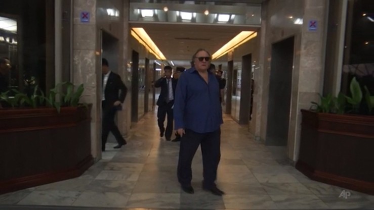 Gerard Depardieu odwiedził Pjongjang w związku z 70. rocznicą utworzenia państwa socjalistycznego