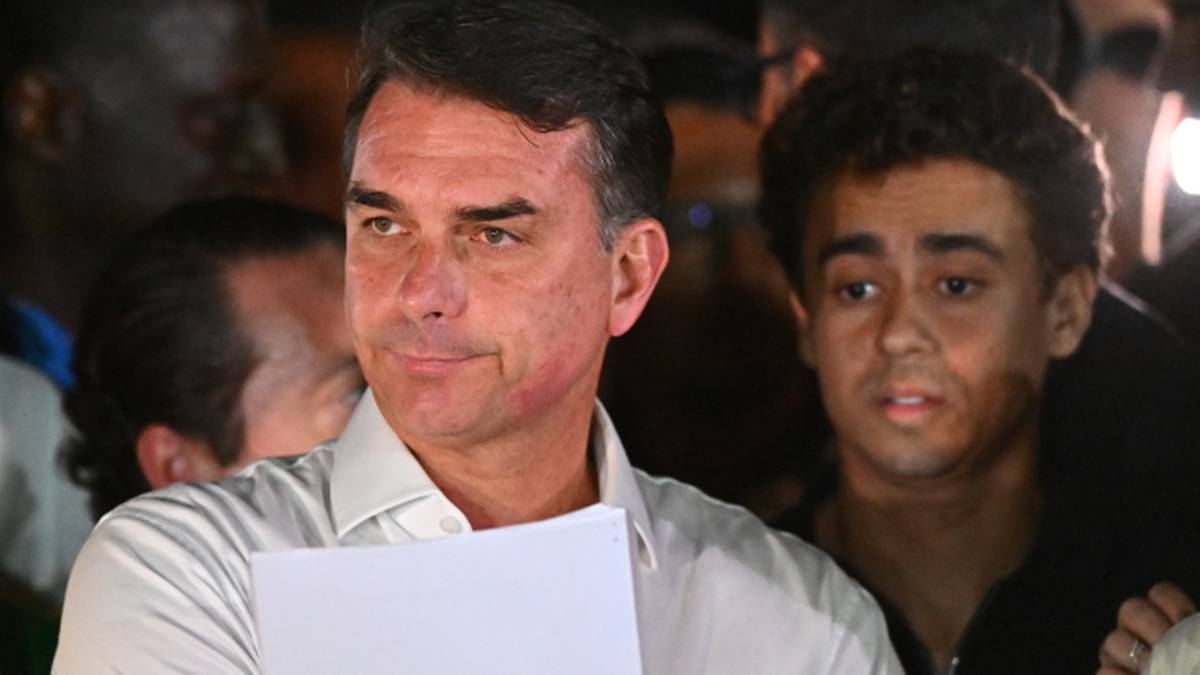 Flavio Bolsonaro nie uznaje porażki. Ogłosił się prezydentem
