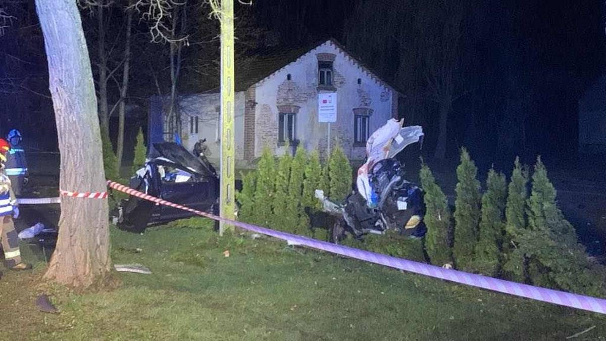 Tragiczny wypadek pod Drohiczynem. 19-latek uderzył w drzewo