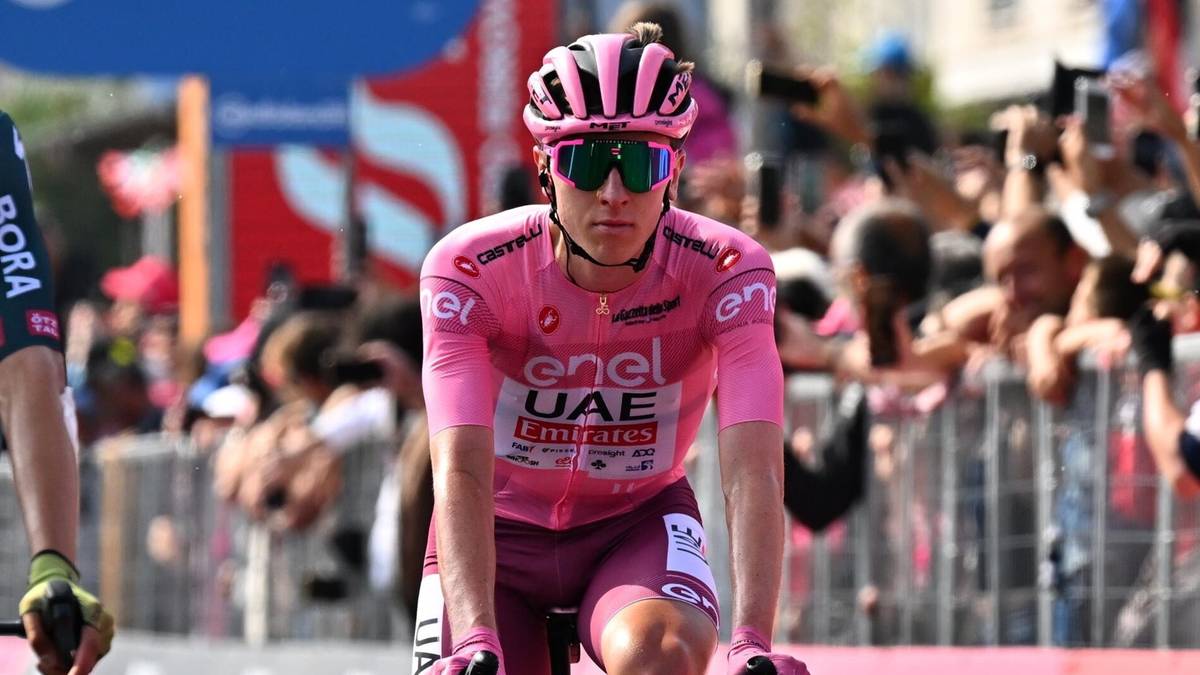 Legendarny kolarz zachował koszulkę lidera Giro d'Italia