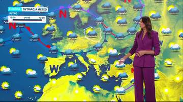 Mapa Europy z prognozą pogody na niedzielę, 22 lutego, z symbolami chmur, słońca i wiatr&oacute;w. Obok stoi prezenterka pogody.