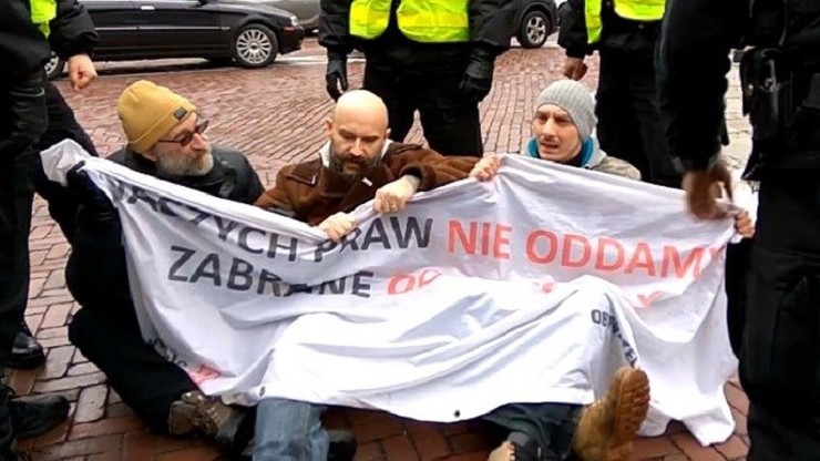 "Obywatele RP" zostali uniewinnieni przez sąd. Nie naruszyli "miru domowego" Sejmu