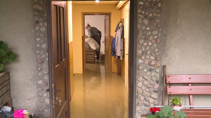 Woda wdarła się do wielu domów, niszcząc dobytek życia mieszkańców Podkarpacia