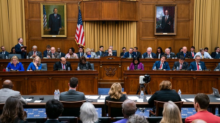 USA: Komisja wywiadu Izby Reprezentantów chce od Barra pełnego raportu Muellera