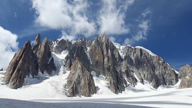 Francja. Alpinista odnalazł kosztowności na zboczach Mont Blanc. Otrzymał połowę z nich