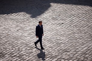 Macron wezwał Putina do zakończenia inwazji na Ukrainę
