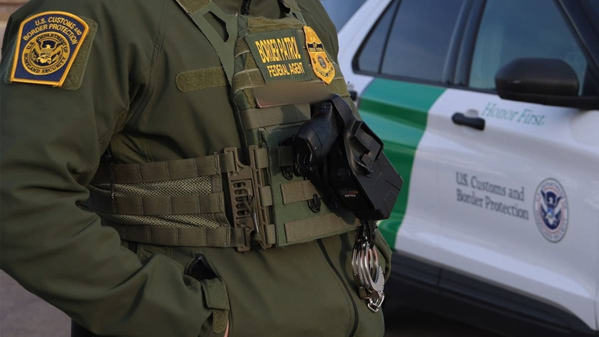 Funkcjonariusz Straży Granicznej USA.