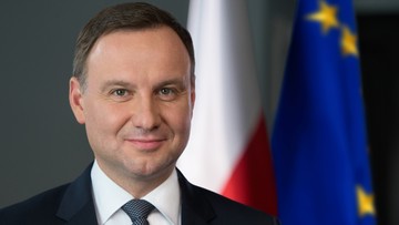 "Godnie reprezentuje Polskę" albo "marionetka prezesa". Pochwały i krytyka Andrzeja Dudy po roku prezydentury