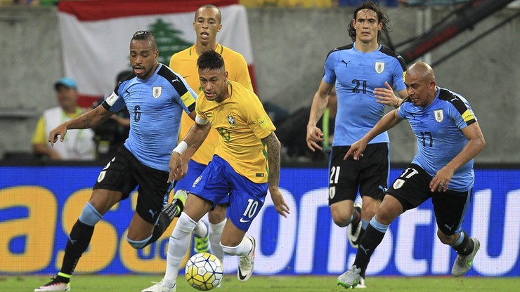 Urugwaj uratował remis w Brazylii. Gol wracającego Suareza