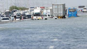 2024-04-18 Powódź na Półwyspie Arabskim. Polacy utknęli na lotnisku w Dubaju. &quot;27 godzin czekania&quot;