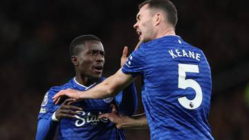 Uderzył kolegę i otrzymał czerwoną kartkę! Jego drużyna i tak ograła Manchester United