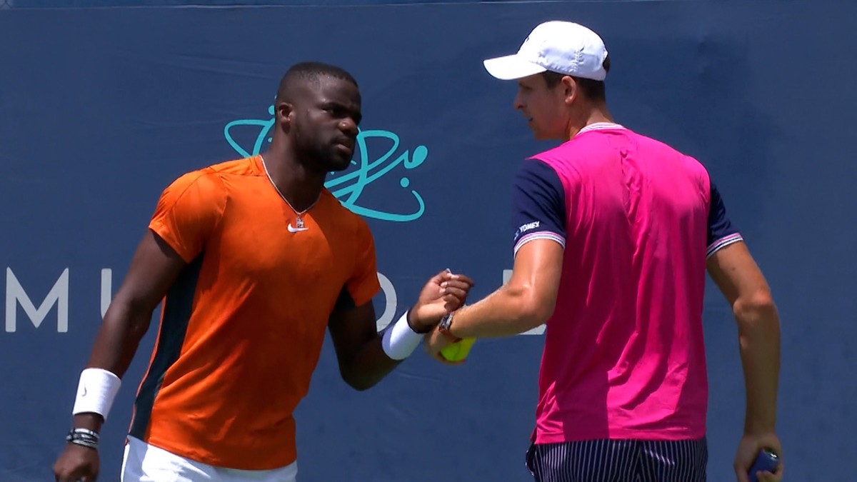 Tiafoe vence dois tiebreaks, Hurkacz cai na estreia - TenisBrasil