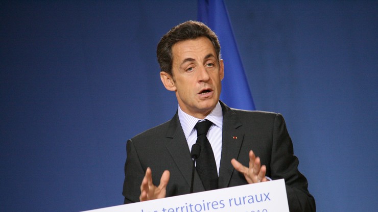 Nicolas Sarkozy wyszedł z aresztu. Śledczy zakończyli przesłuchanie byłego prezydenta Francji