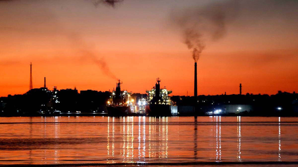 Rosyjski tankowiec dopływa do Kuby. Omija blokadę USA