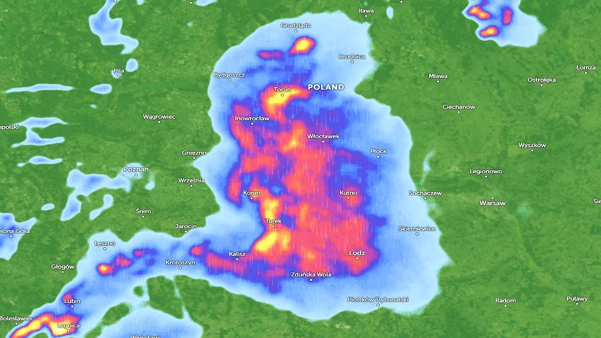 Zdjęcie radarowe chmury burzowej nad Polską 4 czerwca o godz. 21:30. Fot. zoom.earth