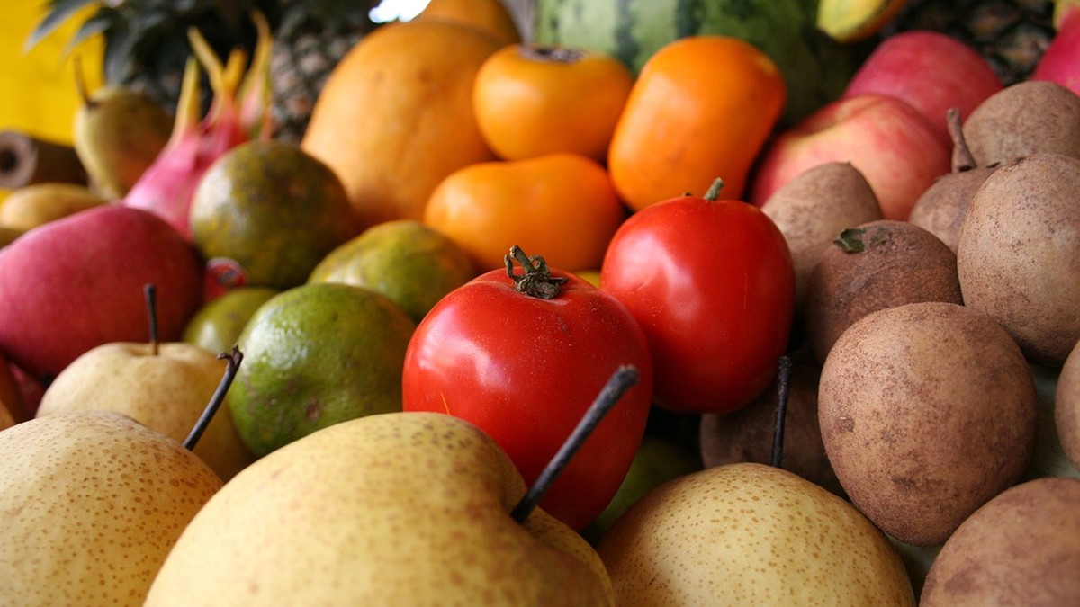 Ile kosztują warzywa i owoce w Polsce? Ekspert wyjaśnia i podaje ceny