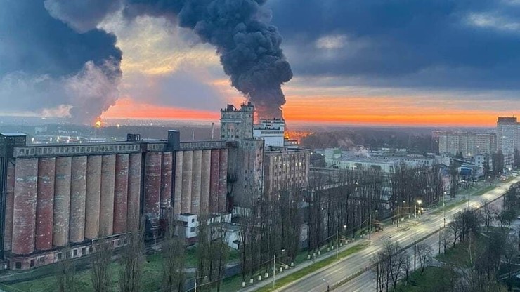 Wojna w Ukrainie. Briańsk. Pożar w rosyjskim magazynie ropy naftowej