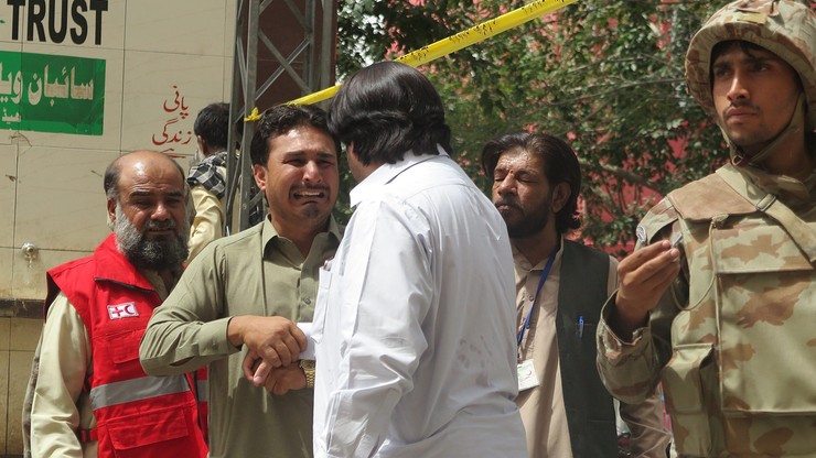 Eksplozja bomby przy bramie szpitala w Pakistanie. Już co najmniej 70 ofiar
