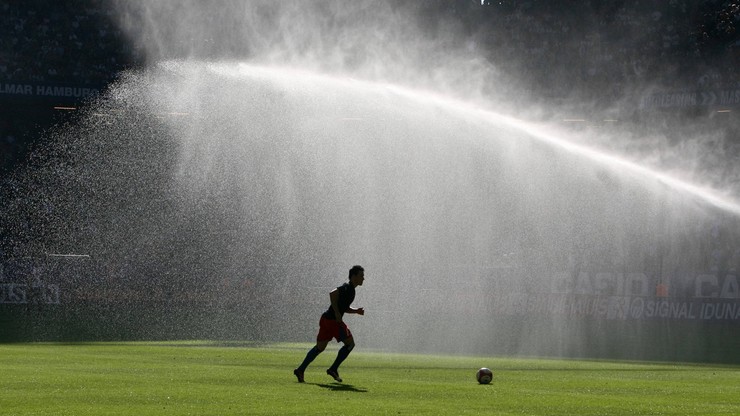 Zraszacze z mgiełką dezynfekującą? Specjalny tunel w Tel Awiwie