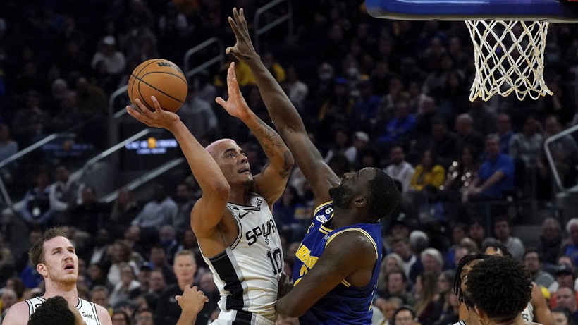 NBA: Siedem punktów Jeremy'ego Sochana. Kolejna przegrana Spurs
