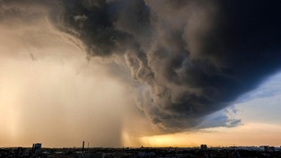 30.07.2022 05:56 Spektakularna chmura nad Małopolską. Jakby ktoś uruchomił olbrzymią deszczownicę