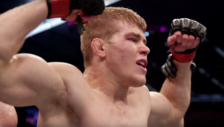 UFC: Wojownik podpisał kontrakt na walkę... własną krwią