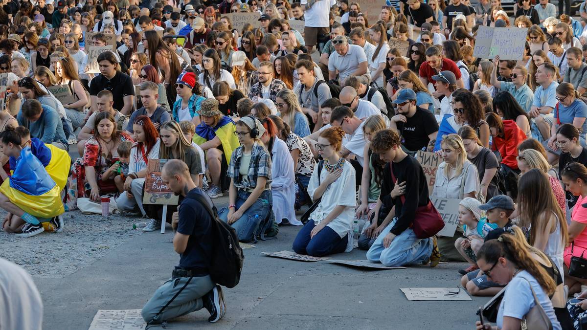 Protesty w cieniu potężnego ataku Rosji. Mieszkańcy Kijowa nie odpuszczają
