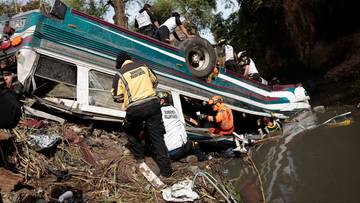 Autobus spadł prosto do rzeki. Tragedia w Gwatemali