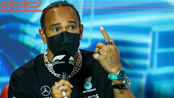 F1: Hamilton protestuje przeciwko zakazowi noszenia biżuterii w trakcie wyścigów