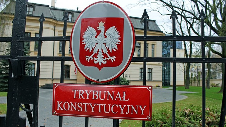 Trybunał Konstytucyjny miał zająć się karami TSUE dla Polski. Rozprawę odroczono