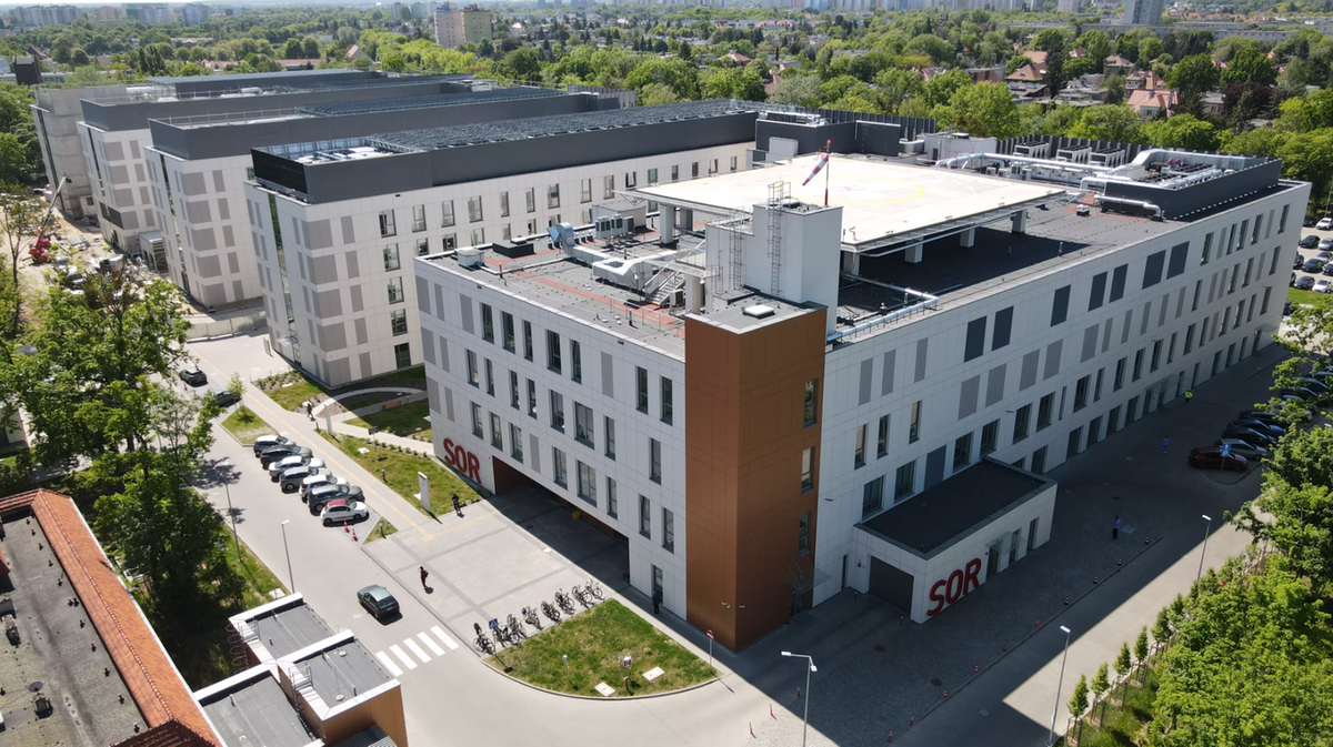 Pacjent zapłacił 1350 zł za parking przed szpitalem w Poznaniu po pobycie na SORze