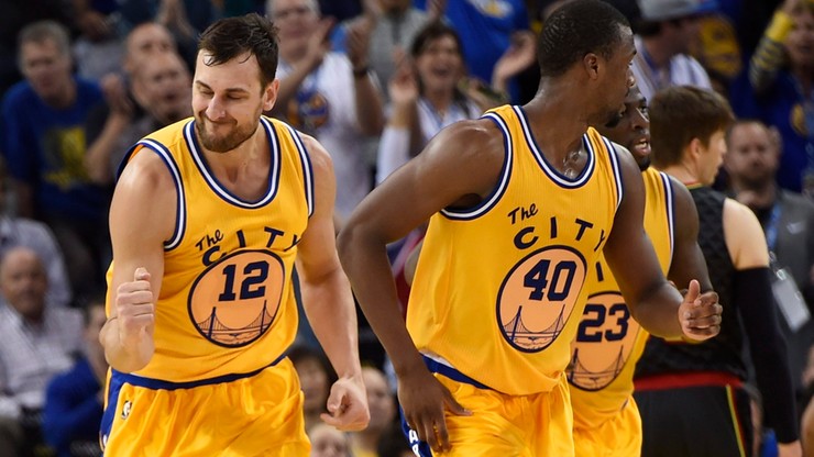 NBA: Warriors pokonali Spurs i są o krok od rekordu