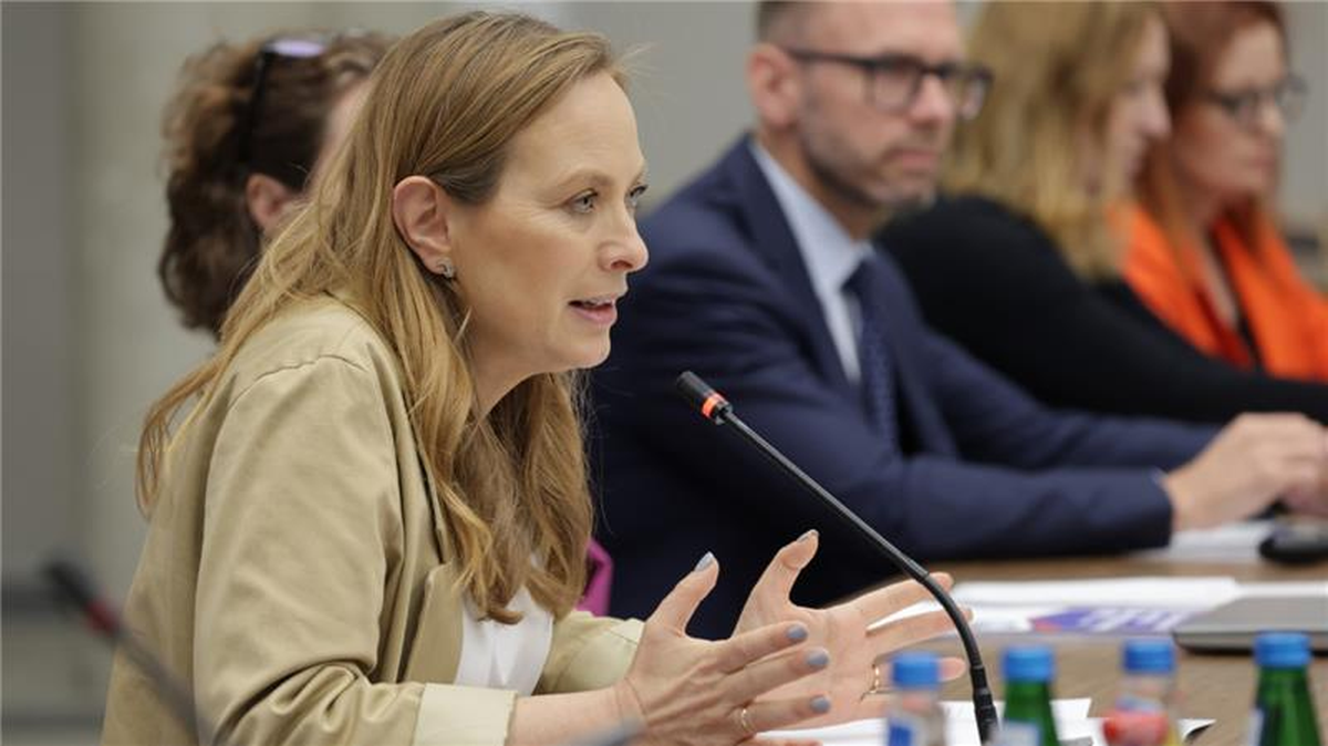 "Zajęta obroną fotela podczas rekonstrukcji". Posłanka lewicy uderza w minister od KPO